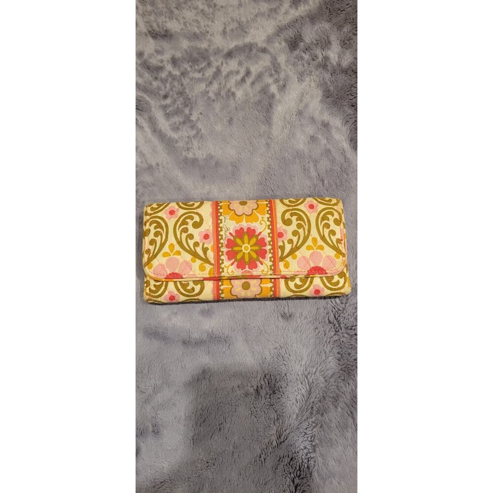 Vera Bradley Quilted Wallet Floral Design Clutch Fabric magnetic closure